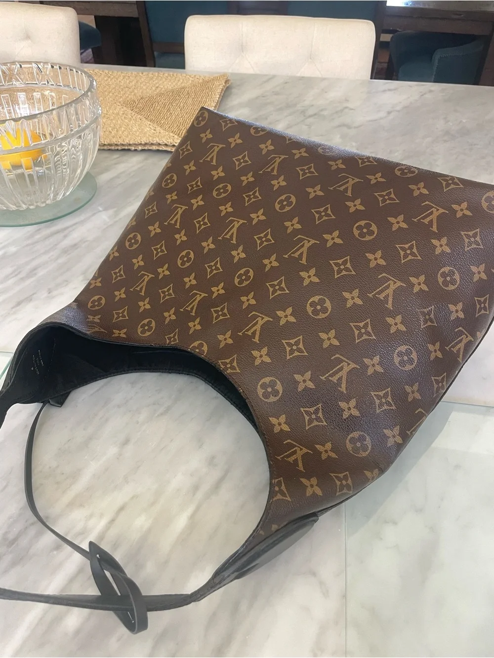 🪷authentic Louis Vuitton flower hobo with lock and key.